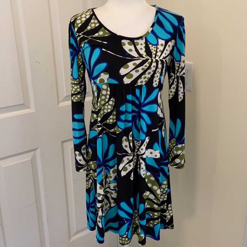 Cha Cha Vente Scoop neck empire waist long sleeve stretchy dress w/leafy print